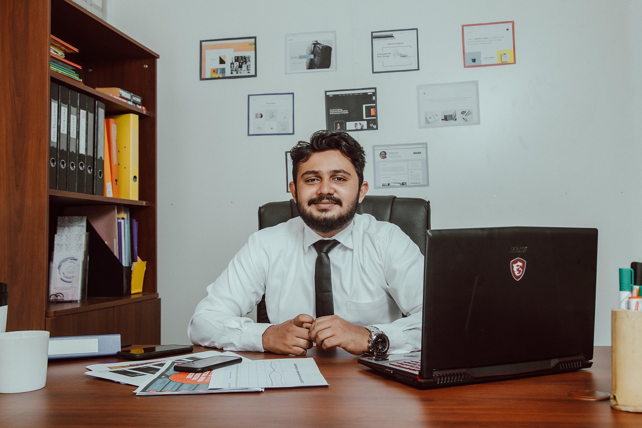 découvrez le rôle essentiel d'un ceo dans la direction stratégique d'une entreprise. explorez ses responsabilités, ses compétences clés et l'impact de son leadership sur la performance et la culture organisationnelle.