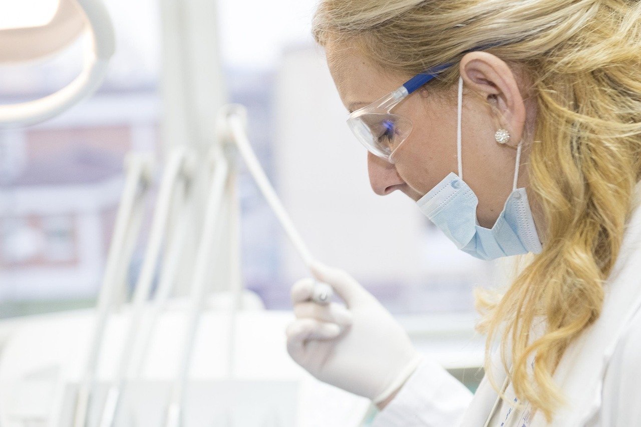 découvrez nos cliniques dentaires modernes offrant des soins de qualité pour toute la famille. des traitements préventifs aux interventions spécialisées, nous veillons à votre santé bucco-dentaire avec des équipements à la pointe de la technologie. prenez rendez-vous dès aujourd'hui pour un sourire éclatant!