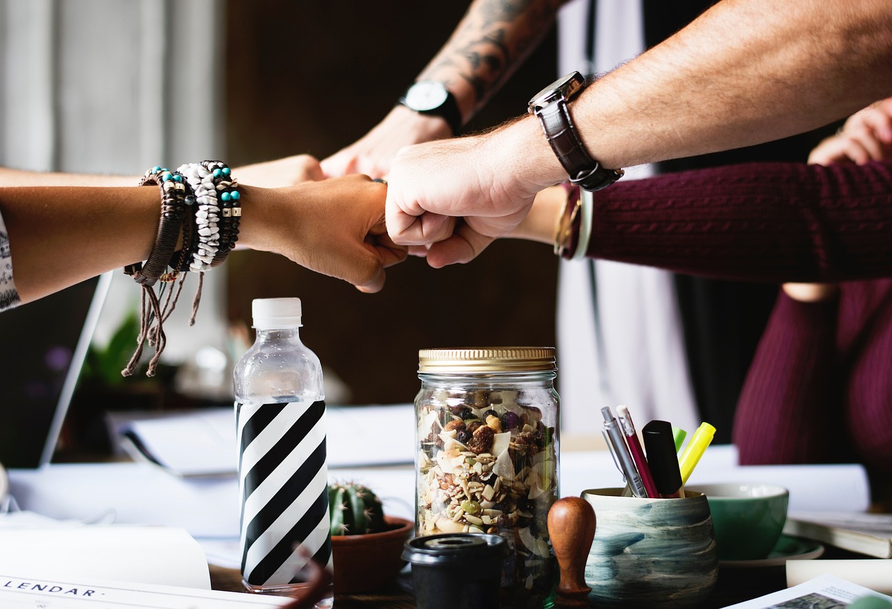 découvrez les clés d'une collaboration efficace au sein des équipes. apprenez à améliorer la communication, à renforcer les relations professionnelles et à atteindre ensemble des objectifs communs. transformez vos projets en réussites grâce à une coopération harmonieuse.
