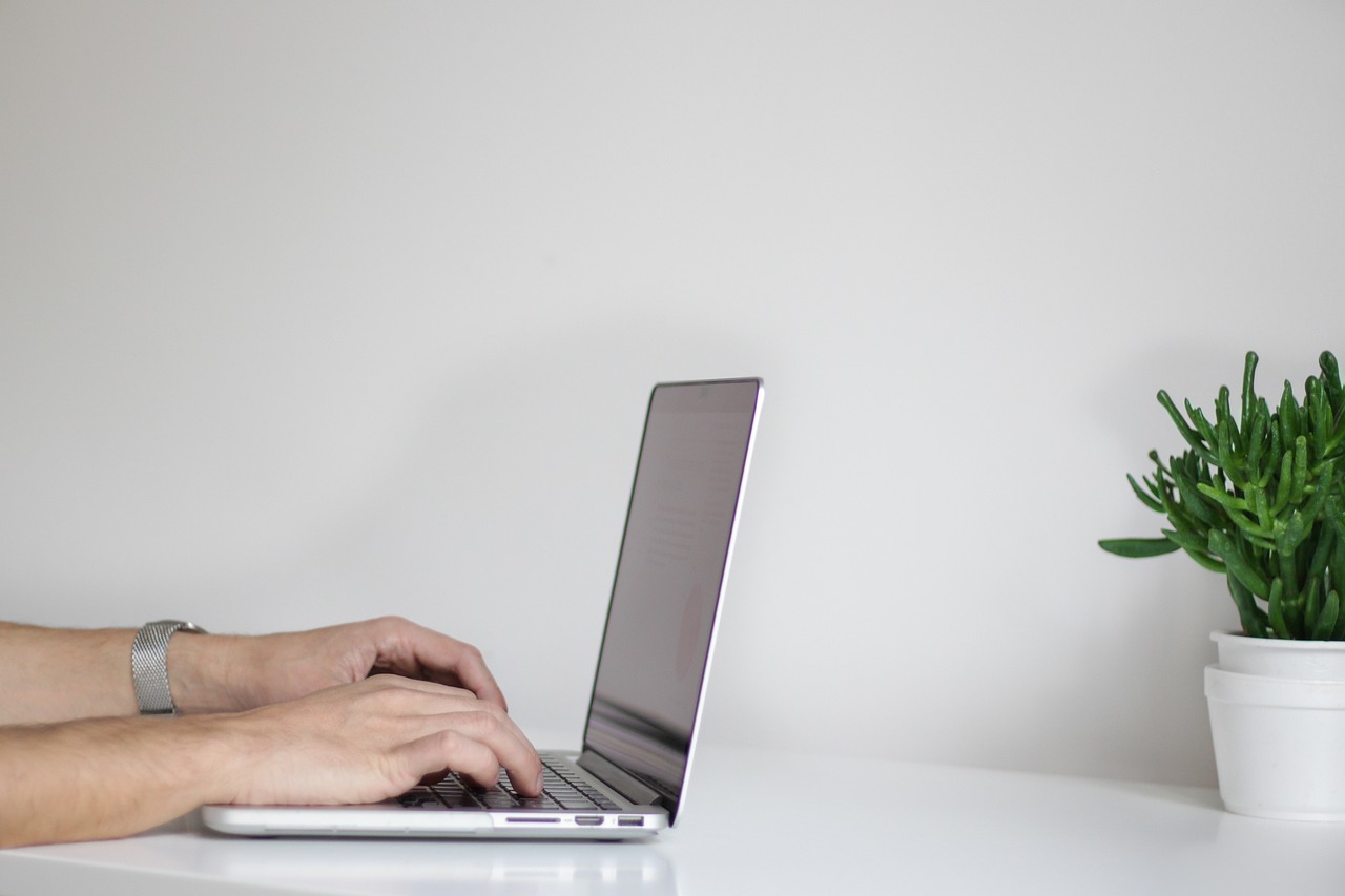 découvrez l'art du dactylographie avec nos conseils et astuces pour améliorer votre vitesse et précision au clavier. que vous soyez débutant ou professionnel, apprenez à taper plus efficacement pour gagner du temps et augmenter votre productivité.